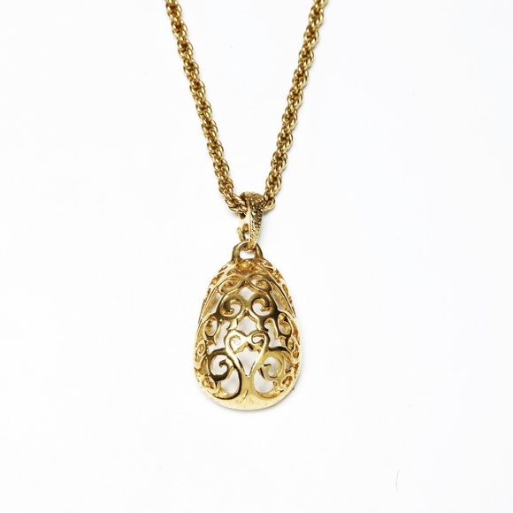Yves Saint Laurent pendant necklace in gold